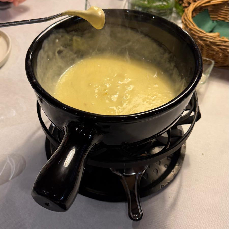 Fonduepfanne während des Essens