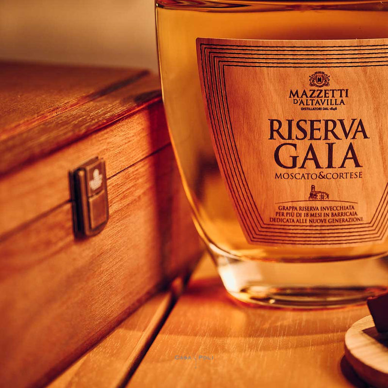 Grappa Riserva Gaia in Holzkiste – Mazzetti d'Altavilla, Detailansicht